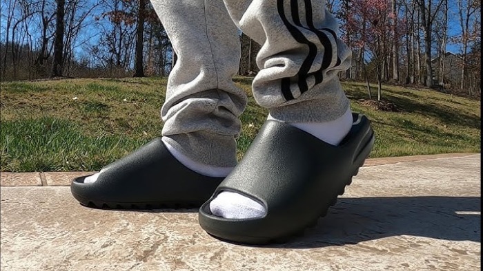 Dark onyx yeezy slides