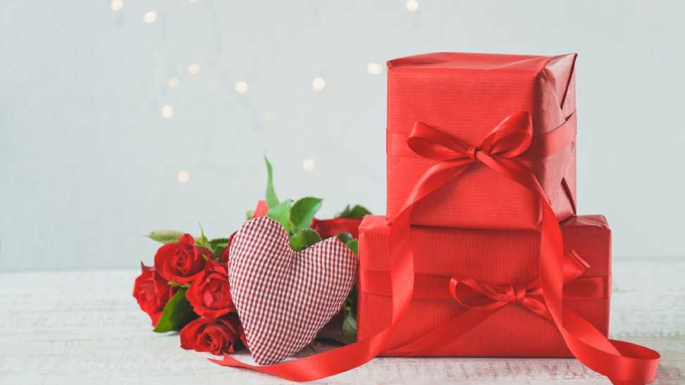 Choosing Special Anniversary Gifts for Your Mom and Dad Made Easy